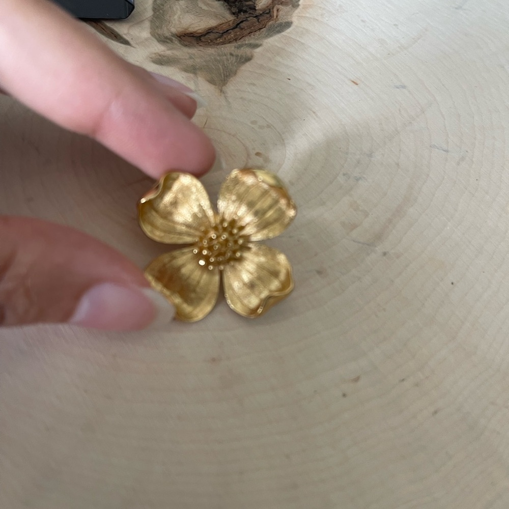 Vintage Petite Crown Trifari Textured Gold Tone Dogwood Flower Brooch